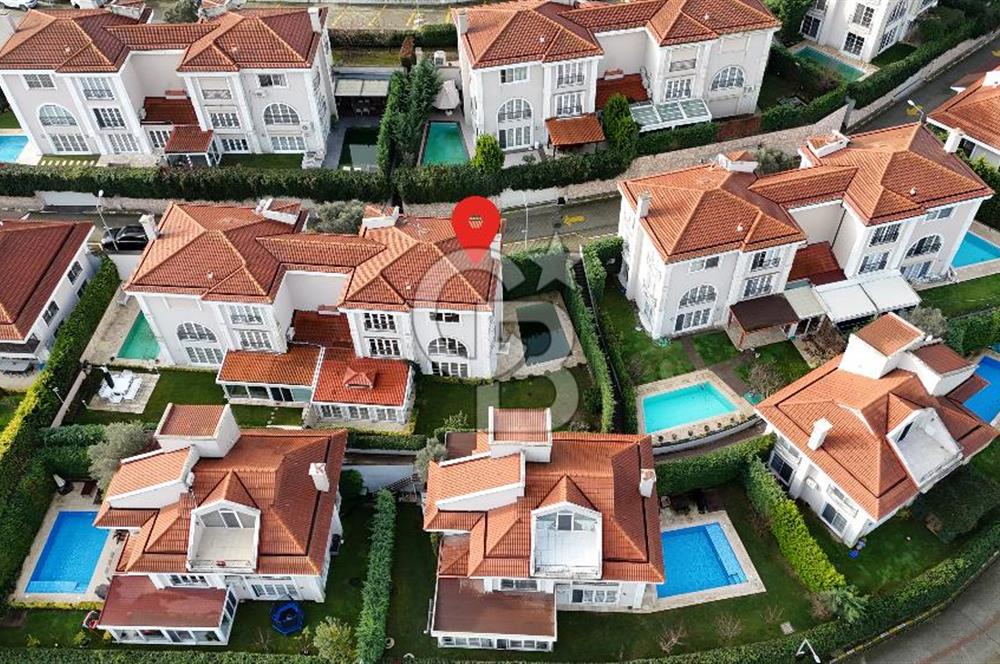 Bahçeşehir Güllü Konakları'da 4+2 Satılık Villa !