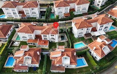 Bahçeşehir Güllü Konakları'da 4+2 Satılık Villa !