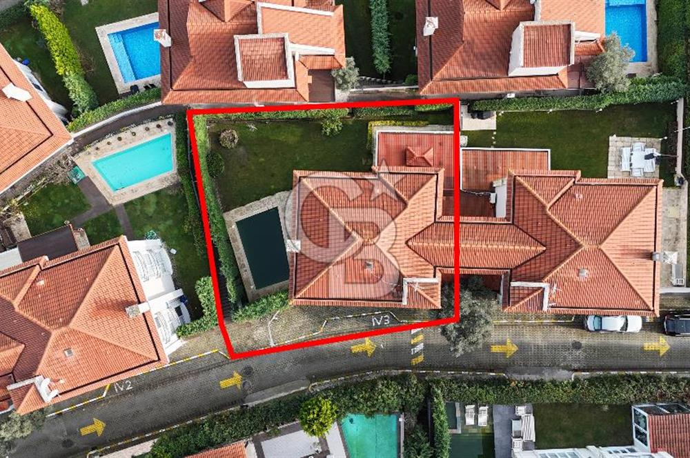 Bahçeşehir Güllü Konakları'da 4+2 Satılık Villa !