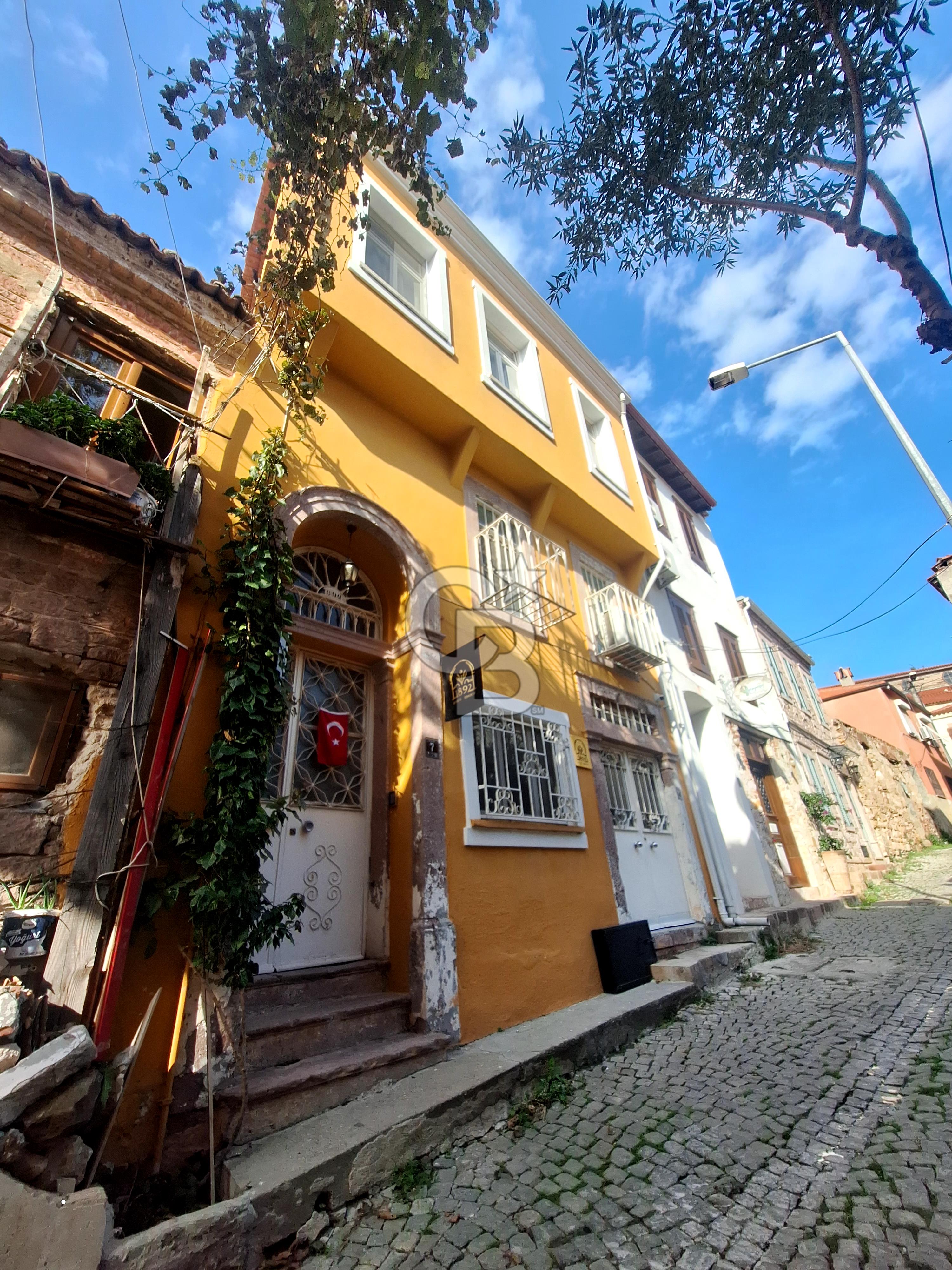 Cb Fark'tan Ayvalık İsmetpaşa'da 5 odalı  Satılık Butik Otel 