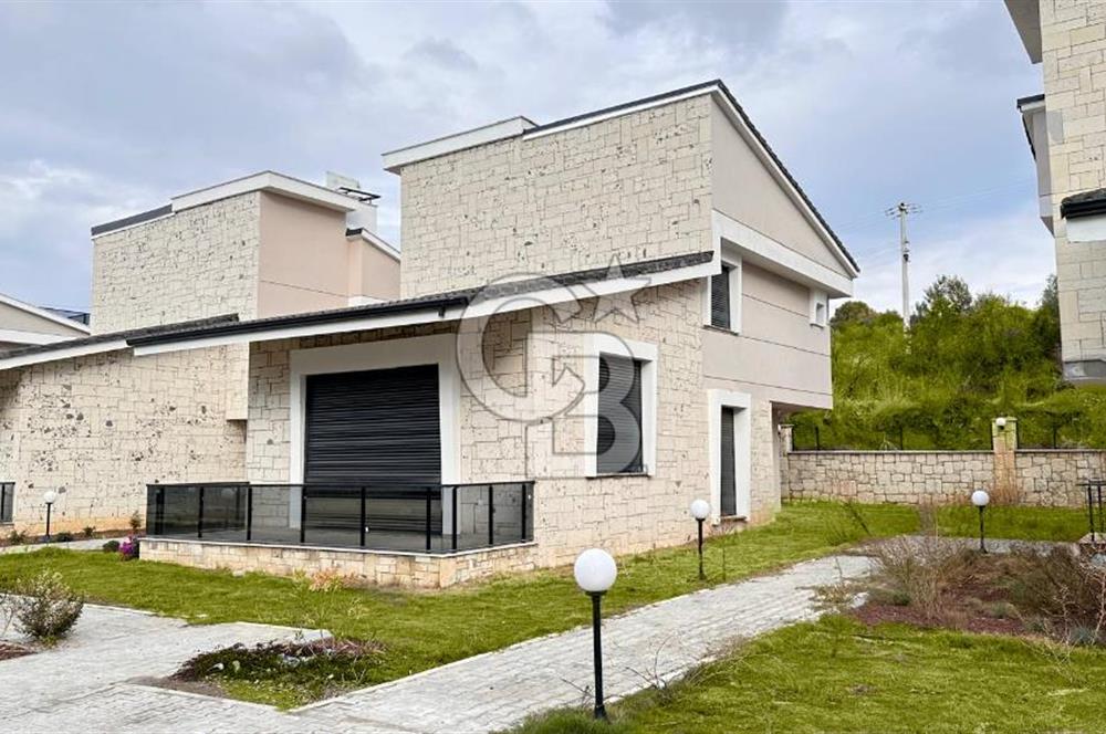 EVONA GAYRİMENKULDEN GENİŞ SATILIK FIRSAT 4+1 VİLLA