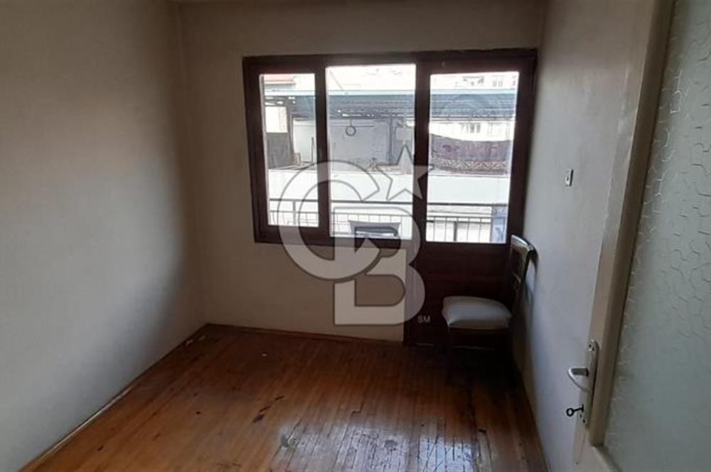 BAYRAKLI FUAT EDİP BAKSİ MAH. 2+1 ZEMİN ÜSTÜ 1.KAT KLASİK DAİRE