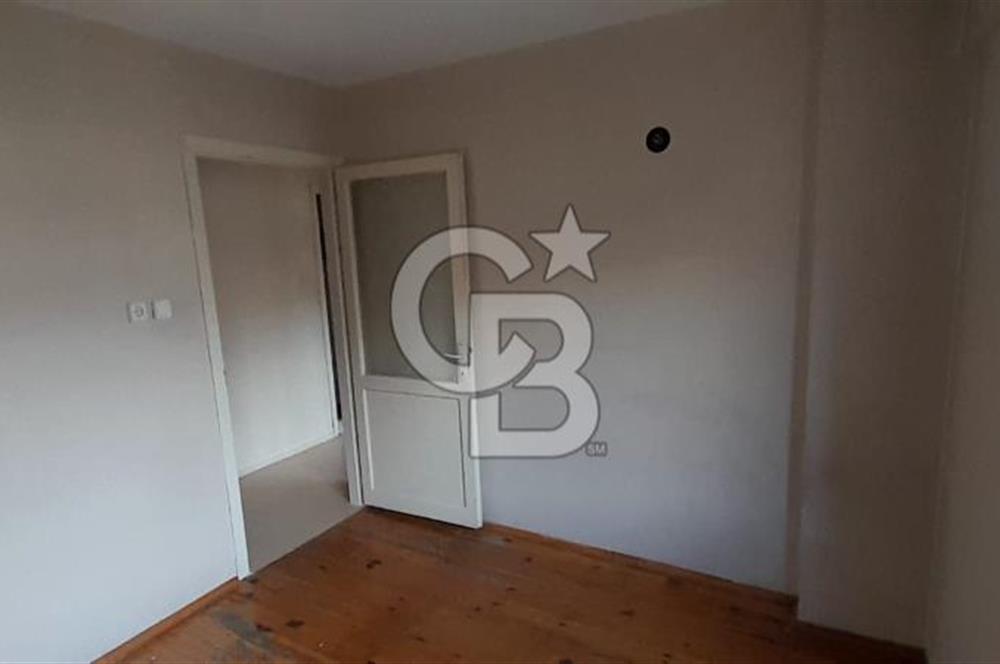 BAYRAKLI FUAT EDİP BAKSİ MAH. 2+1 ZEMİN ÜSTÜ 1.KAT KLASİK DAİRE