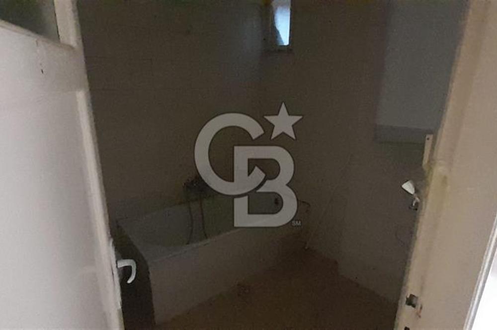 BAYRAKLI FUAT EDİP BAKSİ MAH. 2+1 ZEMİN ÜSTÜ 1.KAT KLASİK DAİRE