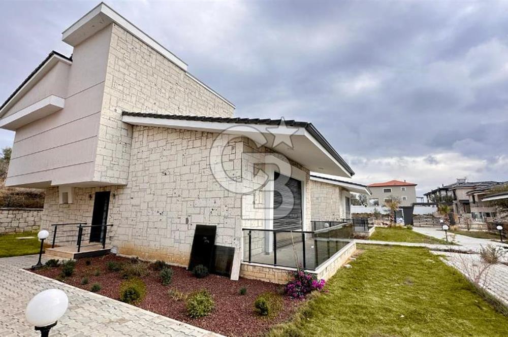 EVONA GAYRİMENKULDEN GENİŞ SATILIK FIRSAT 4+1 VİLLA