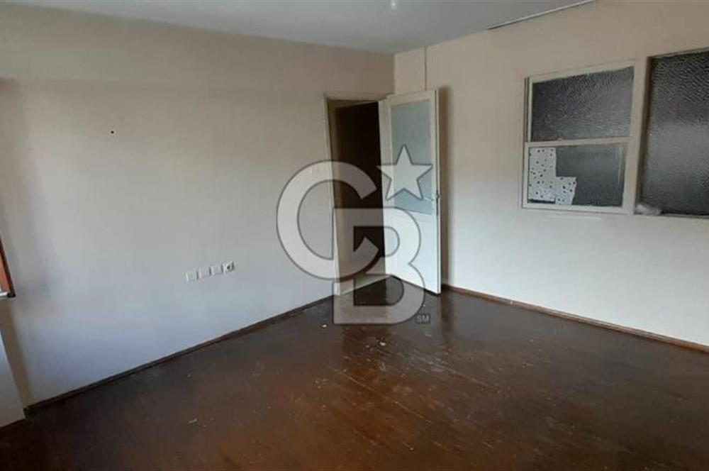 BAYRAKLI FUAT EDİP BAKSİ MAH. 2+1 ZEMİN ÜSTÜ 1.KAT KLASİK DAİRE