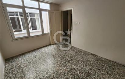 MENEMEN ÇARŞI MERMERLİ MAHALLESİNDE SATILIK ARA KAT 2+1 DAİRE