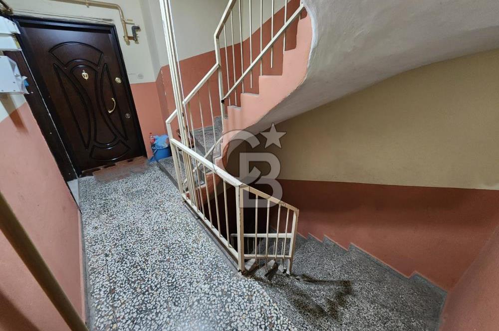 MENEMEN ÇARŞI MERMERLİ MAHALLESİNDE SATILIK ARA KAT 2+1 DAİRE