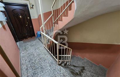 MENEMEN ÇARŞI MERMERLİ MAHALLESİNDE SATILIK ARA KAT 2+1 DAİRE