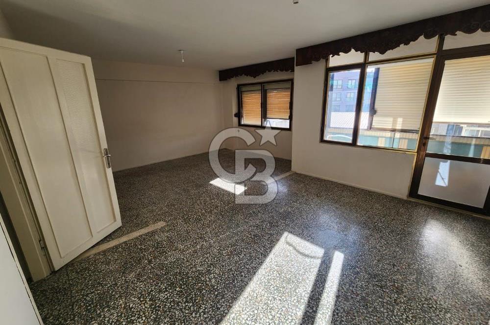 MENEMEN ÇARŞI MERMERLİ MAHALLESİNDE SATILIK ARA KAT 2+1 DAİRE