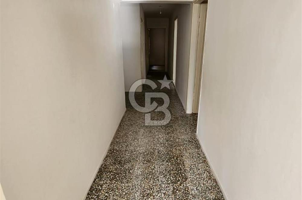 MENEMEN ÇARŞI MERMERLİ MAHALLESİNDE SATILIK ARA KAT 2+1 DAİRE