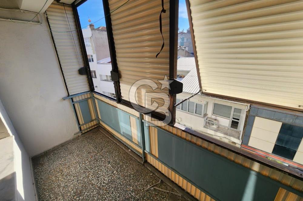 MENEMEN ÇARŞI MERMERLİ MAHALLESİNDE SATILIK ARA KAT 2+1 DAİRE