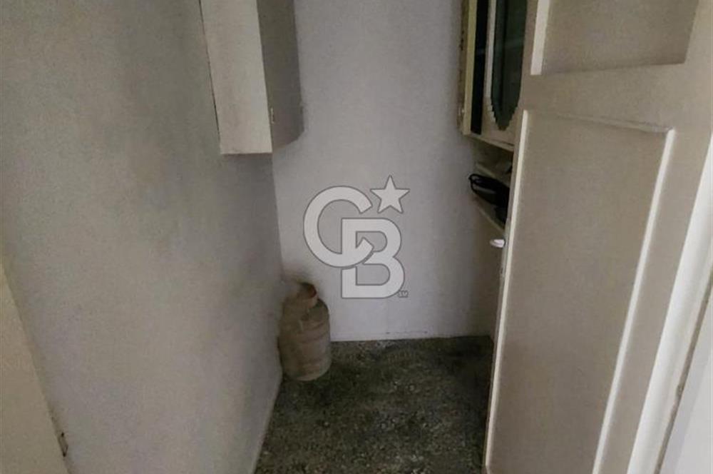 MENEMEN ÇARŞI MERMERLİ MAHALLESİNDE SATILIK ARA KAT 2+1 DAİRE