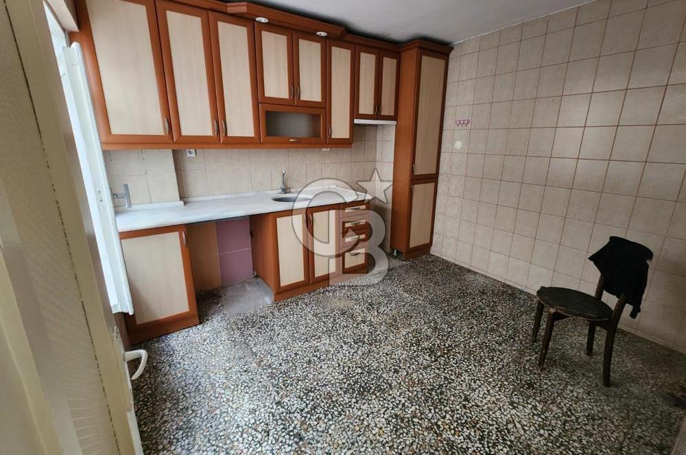 MENEMEN ÇARŞI MERMERLİ MAHALLESİNDE SATILIK ARA KAT 2+1 DAİRE