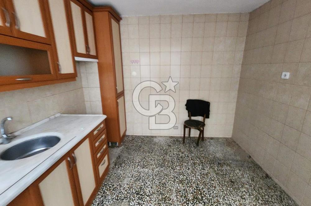 MENEMEN ÇARŞI MERMERLİ MAHALLESİNDE SATILIK ARA KAT 2+1 DAİRE