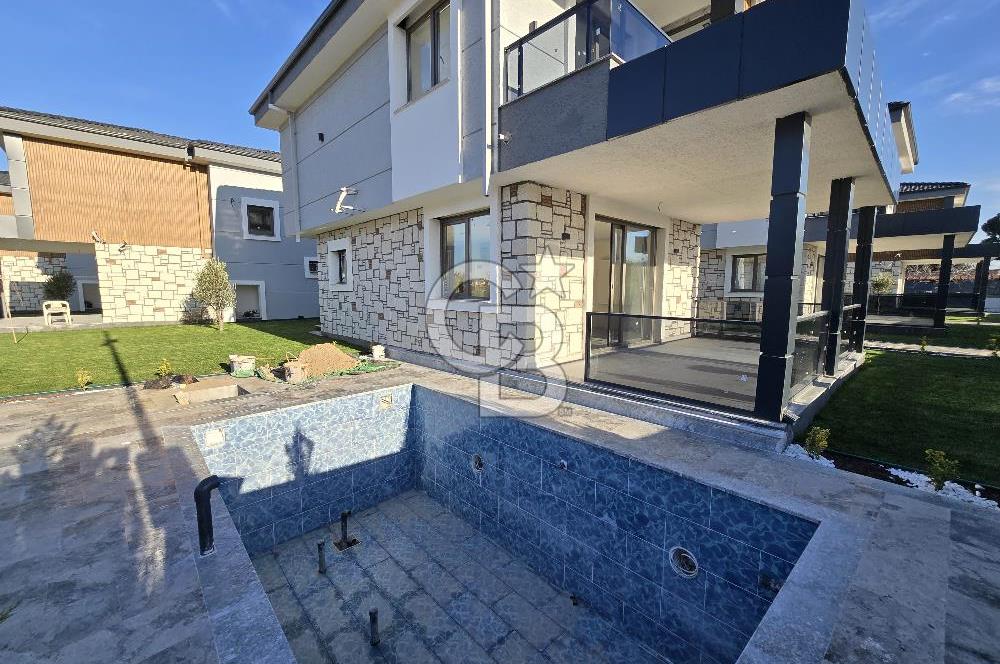 Ayvalık Altınova'da Satılık 3+1 Villa 