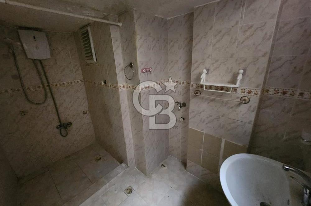 MENEMEN ÇARŞI MERMERLİ MAHALLESİNDE SATILIK ARA KAT 2+1 DAİRE