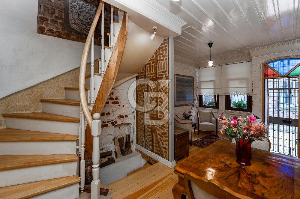 BALAT' da YATIRIMLIK ve YAŞAMLIK SATILIK TARİHİ BİNA