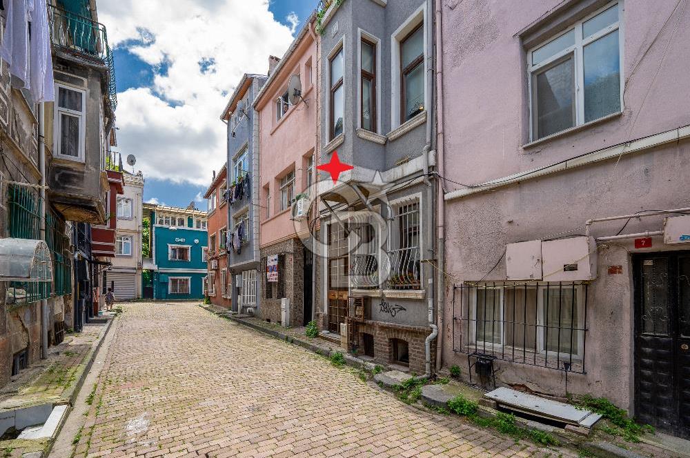 BALAT' da YATIRIMLIK ve YAŞAMLIK SATILIK TARİHİ BİNA