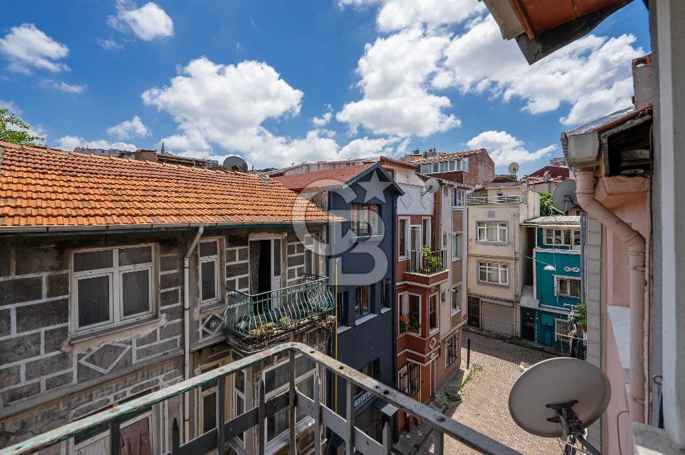 BALAT' da YATIRIMLIK ve YAŞAMLIK SATILIK TARİHİ BİNA