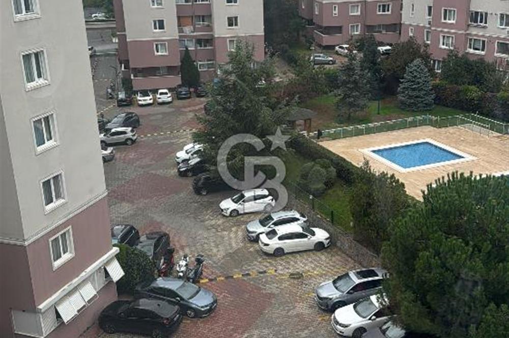 Çekmeköy Yeşil Belde Sitesi'nde 3 + 1 Kiralık Geniş Daire 