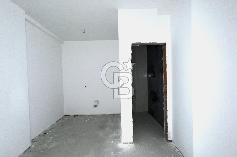 VELİEFENDİ'DE SATILIK GENİŞ CEPHELİ VE DEPOLU 100 M² DÜKKAN!