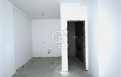 VELİEFENDİ'DE SATILIK GENİŞ CEPHELİ VE DEPOLU 100 M² DÜKKAN!