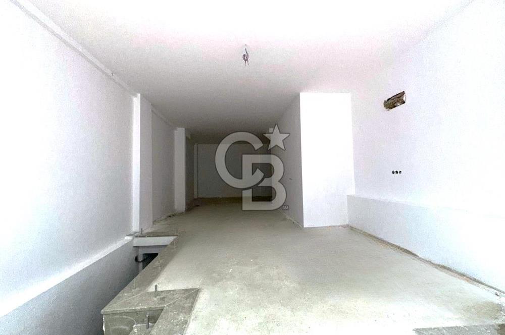 VELİEFENDİ'DE SATILIK GENİŞ CEPHELİ VE DEPOLU 100 M² DÜKKAN!