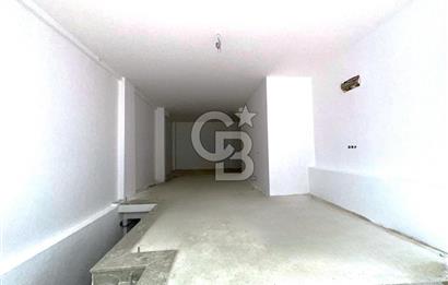VELİEFENDİ'DE SATILIK GENİŞ CEPHELİ VE DEPOLU 100 M² DÜKKAN!