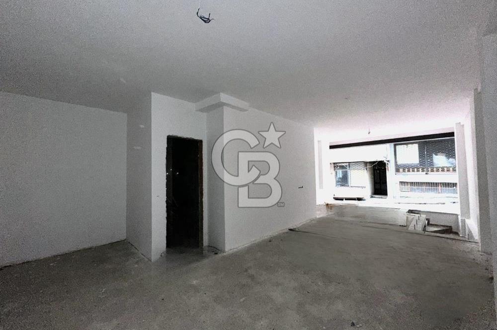 VELİEFENDİ'DE SATILIK GENİŞ CEPHELİ VE DEPOLU 100 M² DÜKKAN!