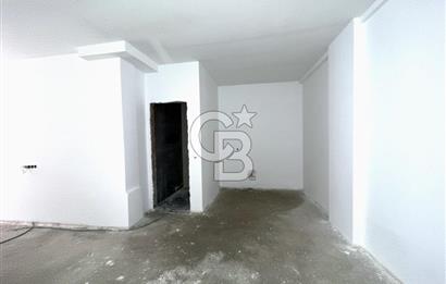 VELİEFENDİ'DE SATILIK GENİŞ CEPHELİ VE DEPOLU 100 M² DÜKKAN!