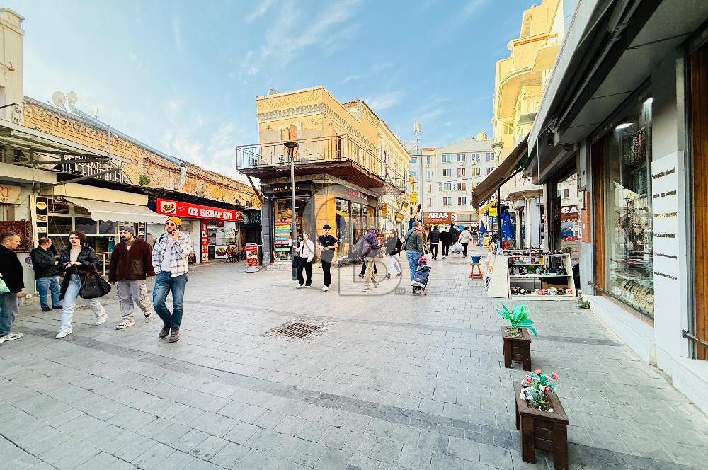 Tarihi Kemeraltı Çarşısının En İşlek Caddesinde Satılık Dükkan