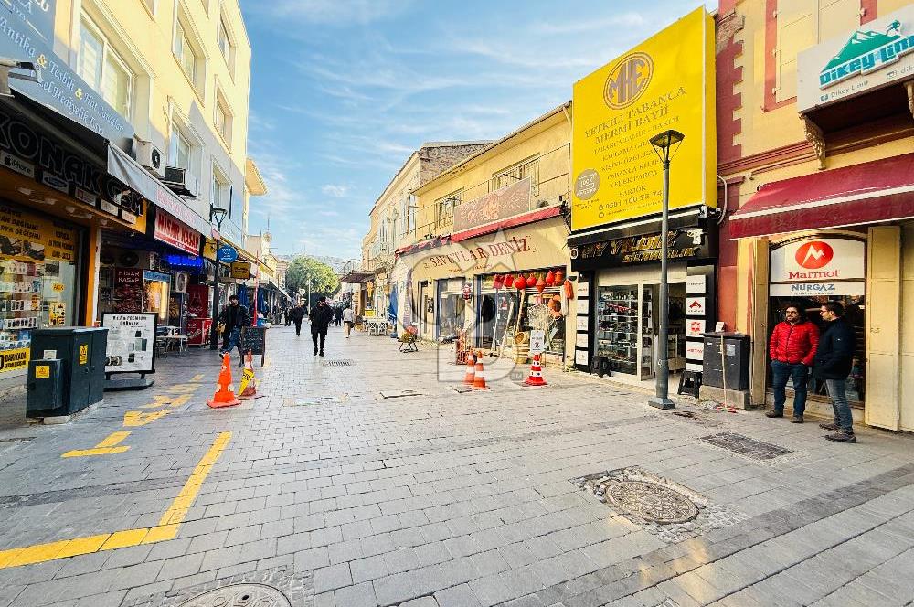 Tarihi Kemeraltı Çarşısının En İşlek Caddesinde Satılık Dükkan