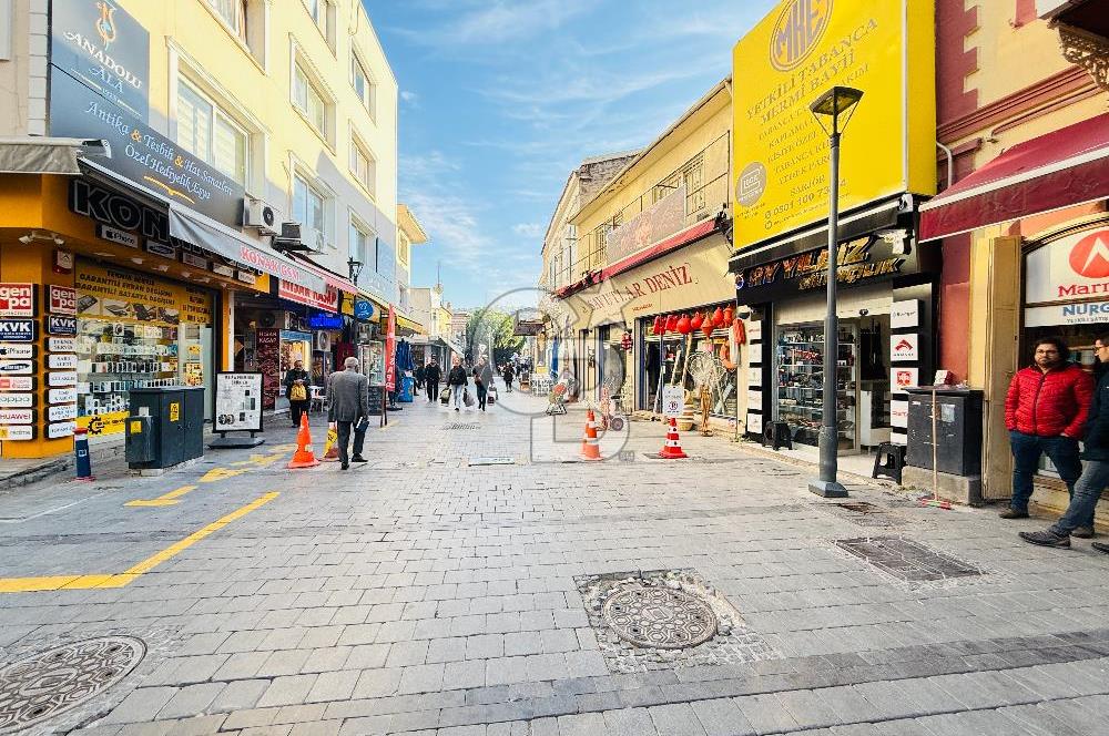 Tarihi Kemeraltı Çarşısının En İşlek Caddesinde Satılık Dükkan