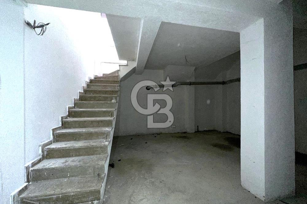 VELİEFENDİ'DE KİRALIK GENİŞ CEPHELİ VE DEPOLU 110 M2 DÜKKAN!