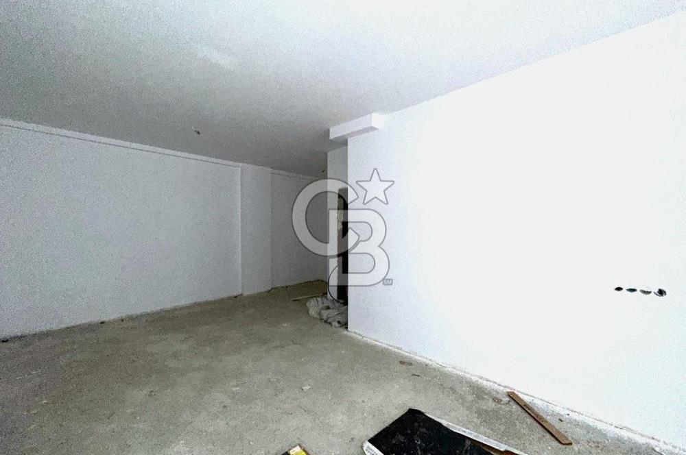 VELİEFENDİ'DE SATILIK GENİŞ CEPHELİ VE DEPOLU 100 M² DÜKKAN!