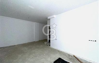 VELİEFENDİ'DE SATILIK GENİŞ CEPHELİ VE DEPOLU 100 M² DÜKKAN!