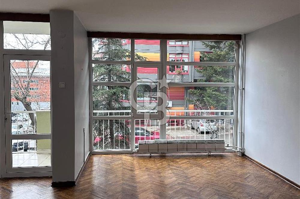 Çankaya Katip Çelebi Sokak'da Otoparklı 3+1 Kiralık Daire