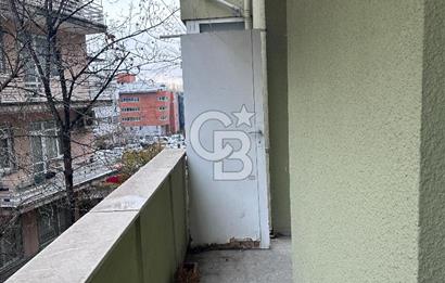 Çankaya Katip Çelebi Sokak'da Otoparklı 3+1 Kiralık Daire