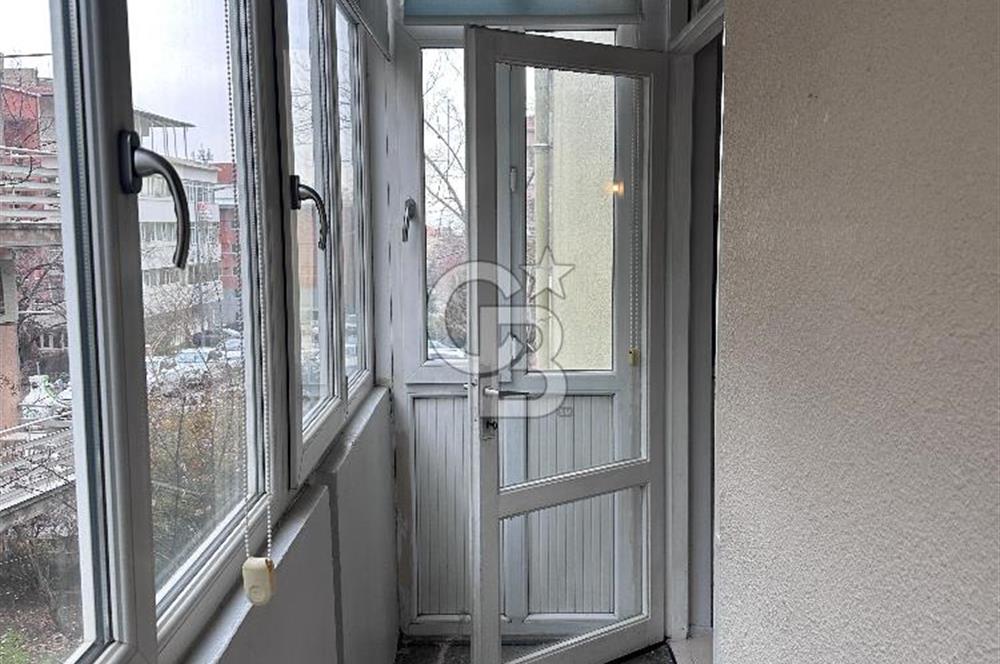 Çankaya Katip Çelebi Sokak'da Otoparklı 3+1 Kiralık Daire