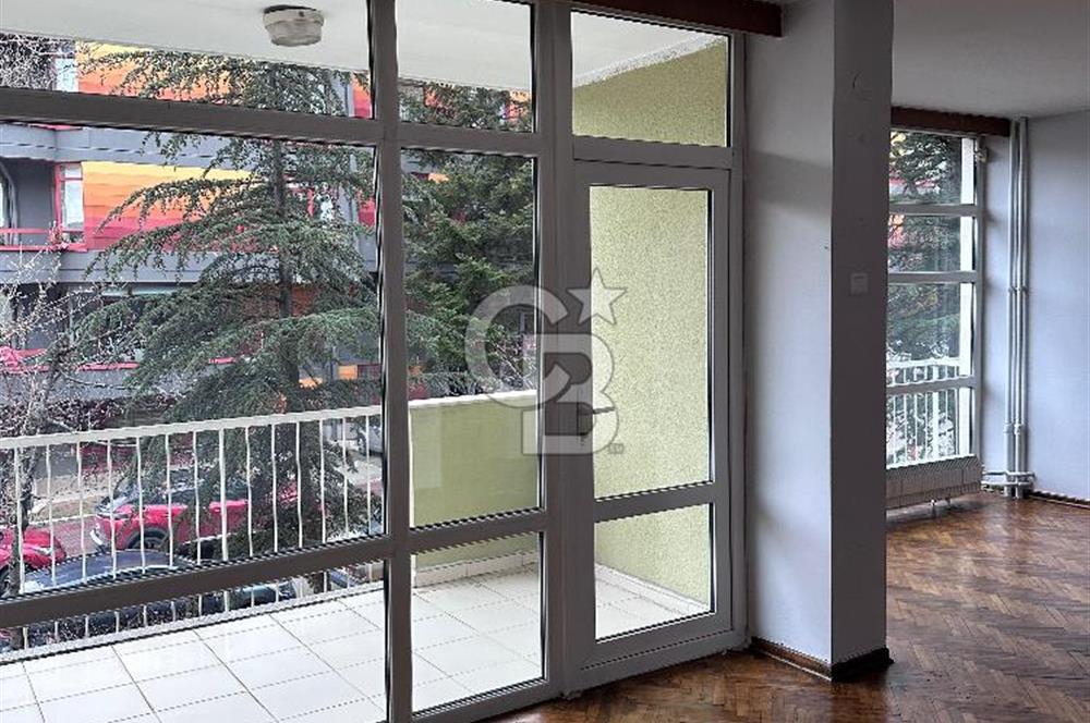 Çankaya Katip Çelebi Sokak'da Otoparklı 3+1 Kiralık Daire