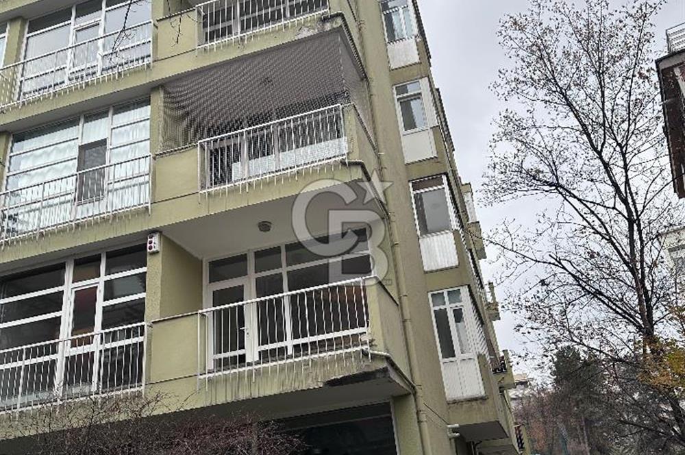Çankaya Katip Çelebi Sokak'da Otoparklı 3+1 Kiralık Daire