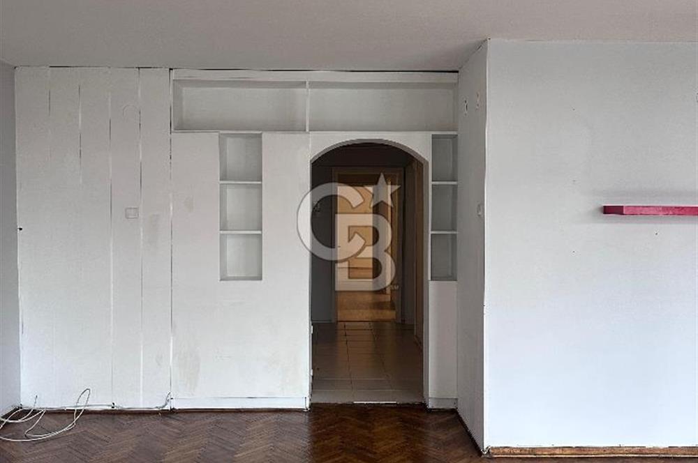 Çankaya Katip Çelebi Sokak'da Otoparklı 3+1 Kiralık Daire