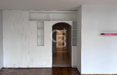 Çankaya Katip Çelebi Sokak'da Otoparklı 3+1 Kiralık Daire