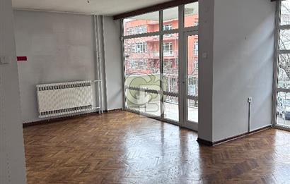 Çankaya Katip Çelebi Sokak'da Otoparklı 3+1 Kiralık Daire