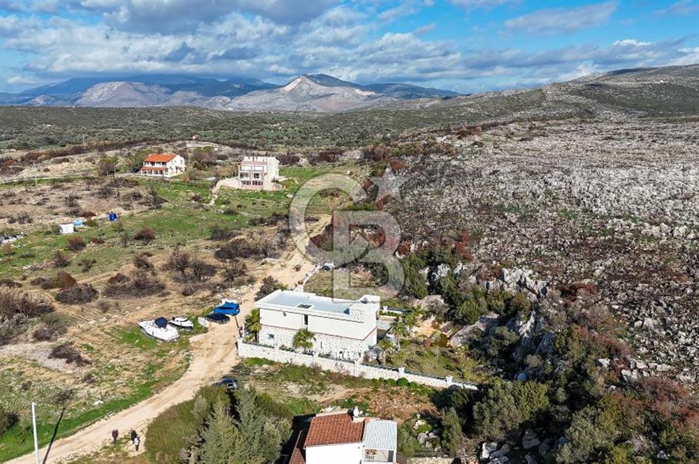 İzmir Çeşme Ildır Satılık 4+1 Müstakil Havuzlu Köşk