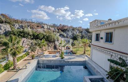 İzmir Çeşme Ildır Satılık 4+1 Müstakil Havuzlu Köşk