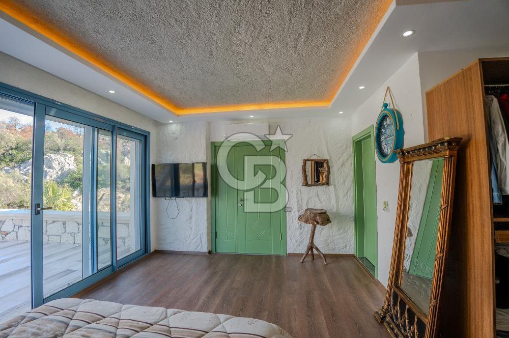 İzmir Çeşme Ildır Satılık 4+1 Müstakil Havuzlu Köşk