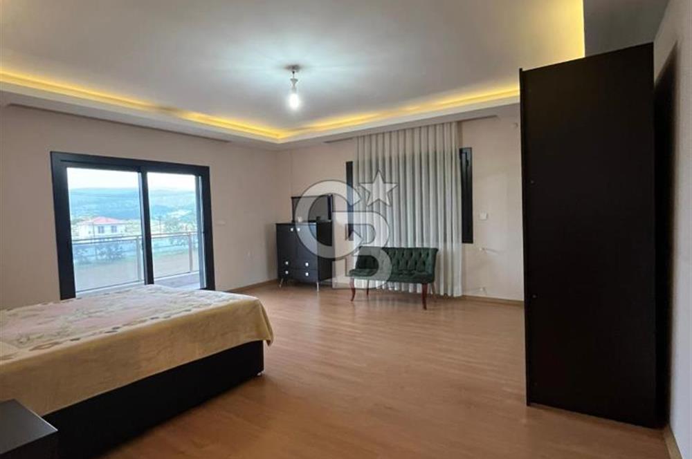 İzmir Foça Gerenköy'de Satılık 5+1 Müstakil Tribleks Villa