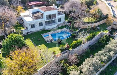 Urla Kekliktepe'de Satılık Panoramik Deniz Manzaralı 5+2 Villa